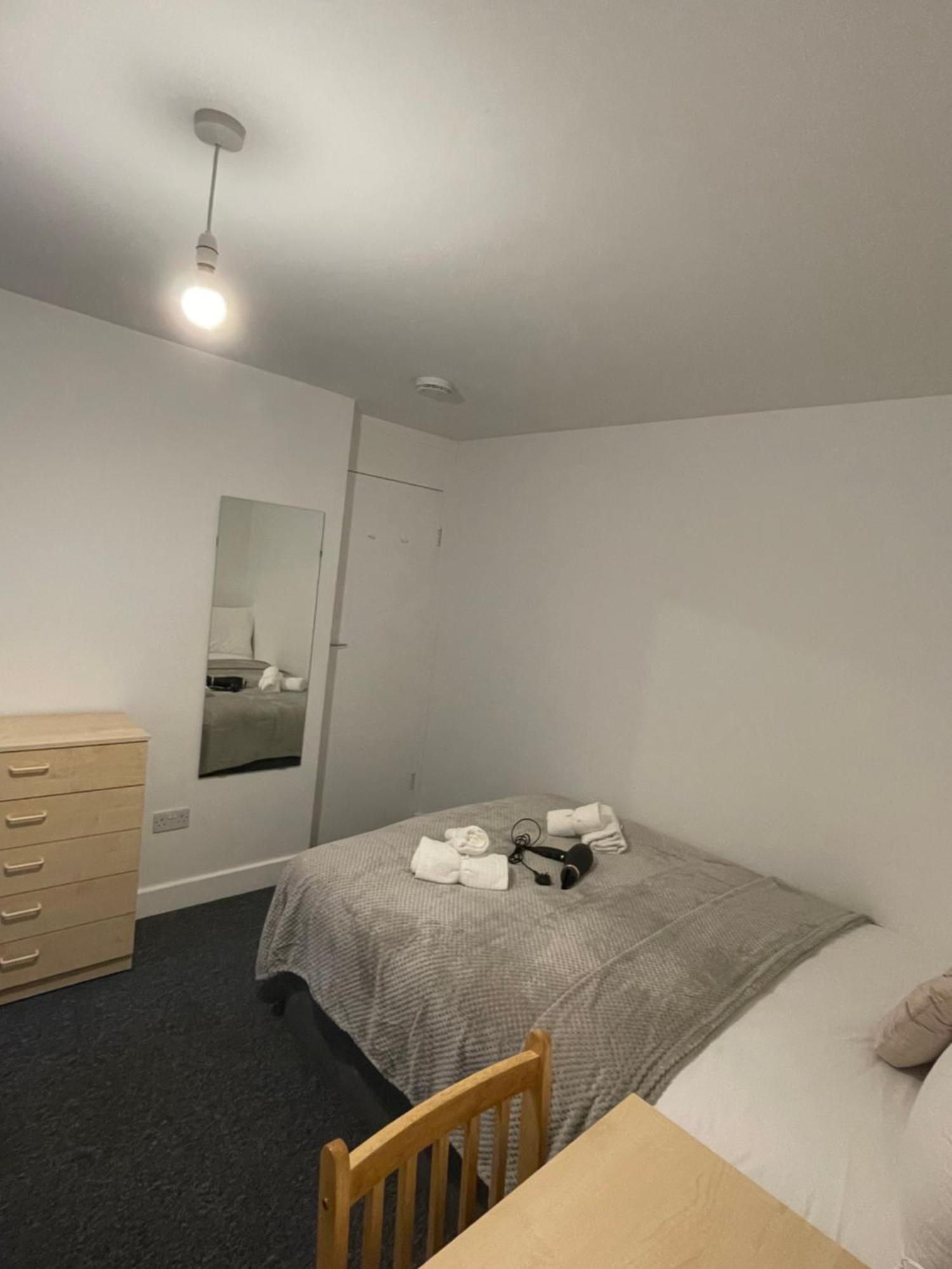 Lovely Triple And Quadruple Rooms In Euston & Square In Central ลอนดอน ภายนอก รูปภาพ