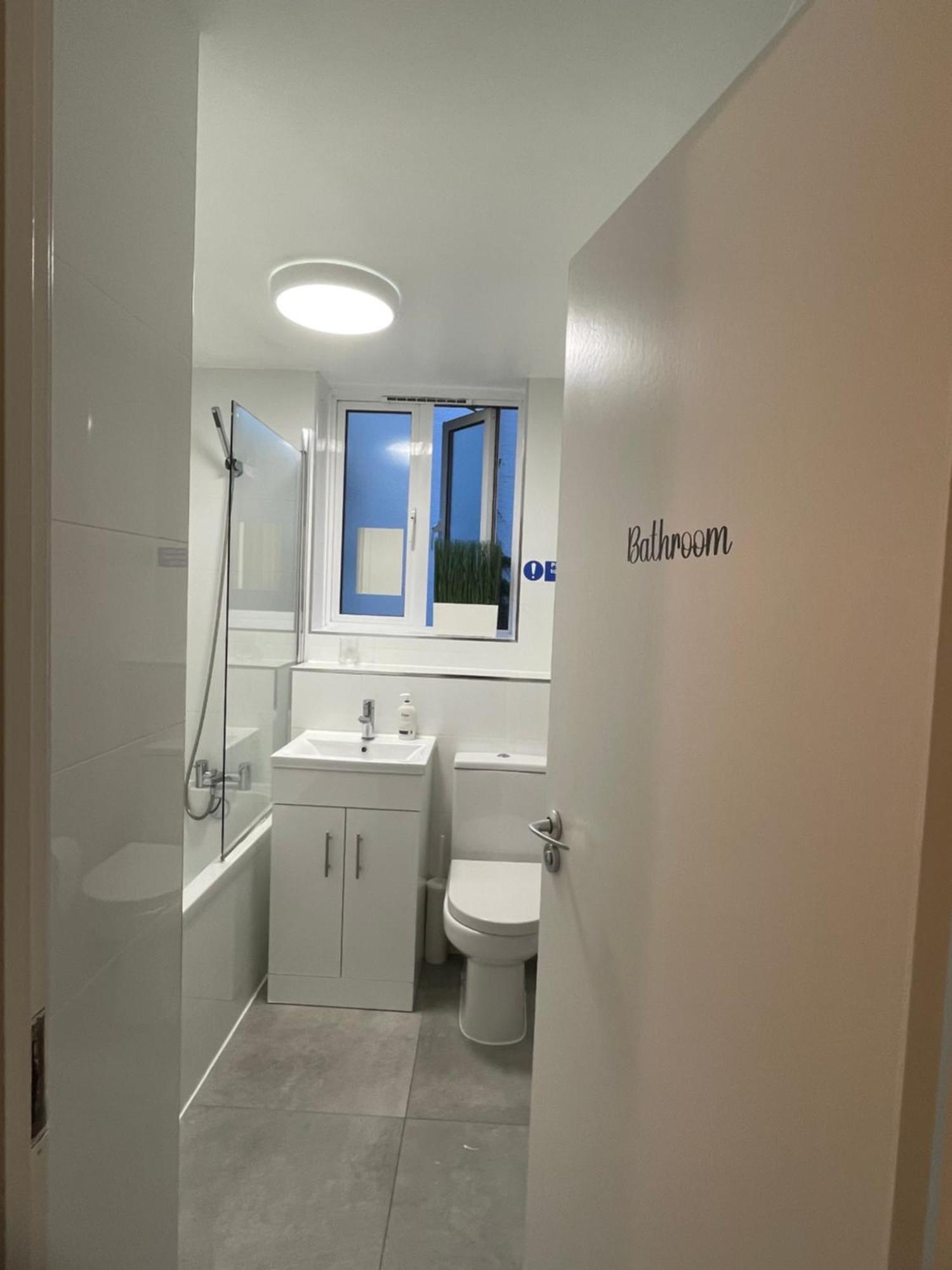 Lovely Triple And Quadruple Rooms In Euston & Square In Central ลอนดอน ภายนอก รูปภาพ
