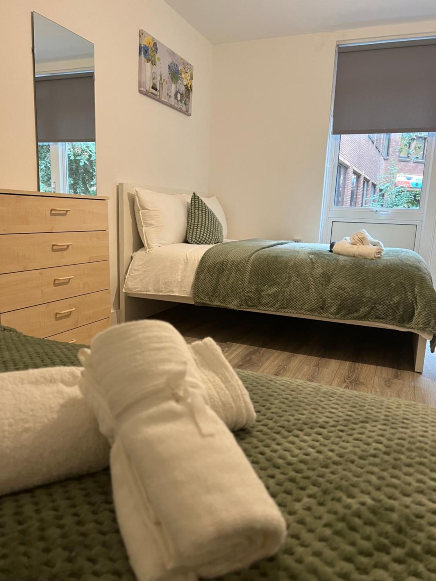 Lovely Triple And Quadruple Rooms In Euston & Square In Central ลอนดอน ภายนอก รูปภาพ