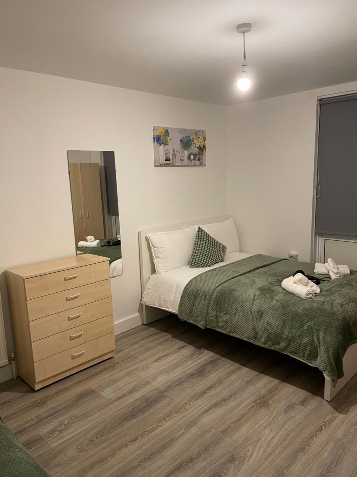 Lovely Triple And Quadruple Rooms In Euston & Square In Central ลอนดอน ภายนอก รูปภาพ
